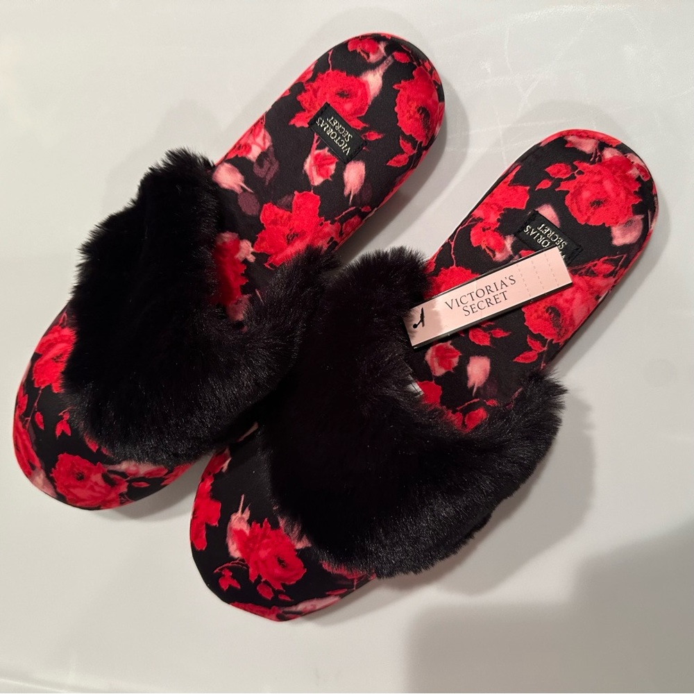 NWT Victoria Secrets Slippers Flower Print With Bag Size Small (5-6) 🌸